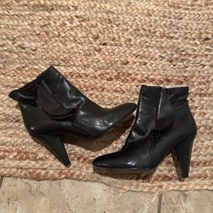 BLACK ANKLE HEEL BOOTS